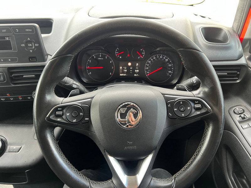 Vauxhall Combo Life 1.5 Turbo D BlueInjection Design MPV 5dr Diesel Auto Euro 6 (s/s) (130 ps)