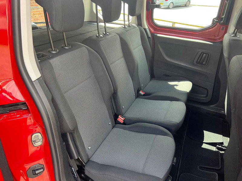 Vauxhall Combo Life 1.5 Turbo D BlueInjection Design MPV 5dr Diesel Auto Euro 6 (s/s) (130 ps)