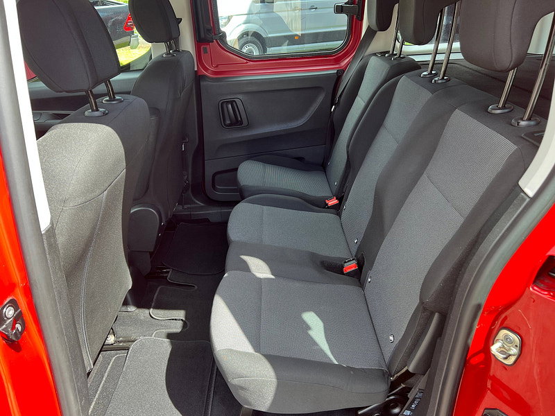 Vauxhall Combo Life 1.5 Turbo D BlueInjection Design MPV 5dr Diesel Auto Euro 6 (s/s) (130 ps)