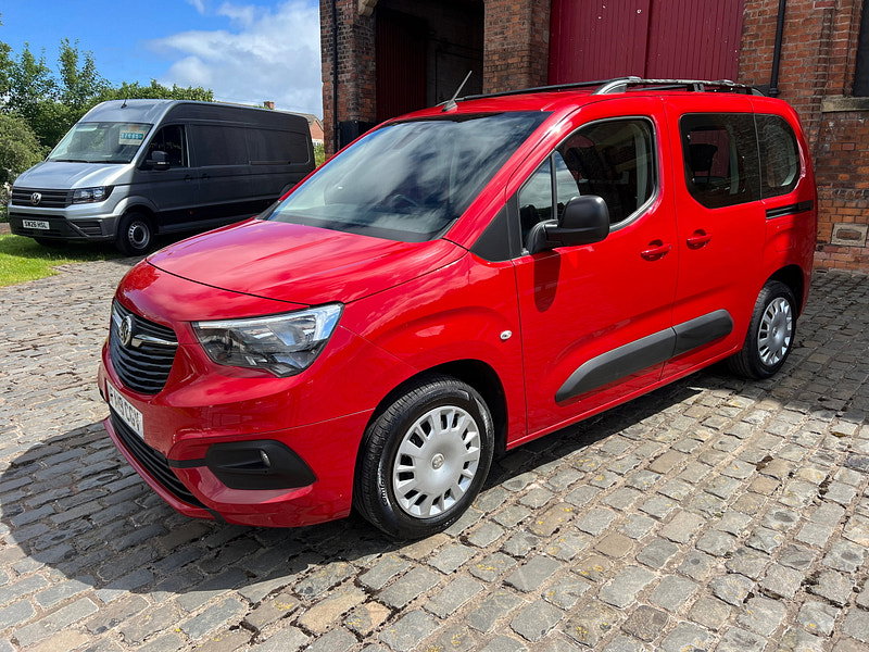 Vauxhall Combo Life 1.5 Turbo D BlueInjection Design MPV 5dr Diesel Auto Euro 6 (s/s) (130 ps)