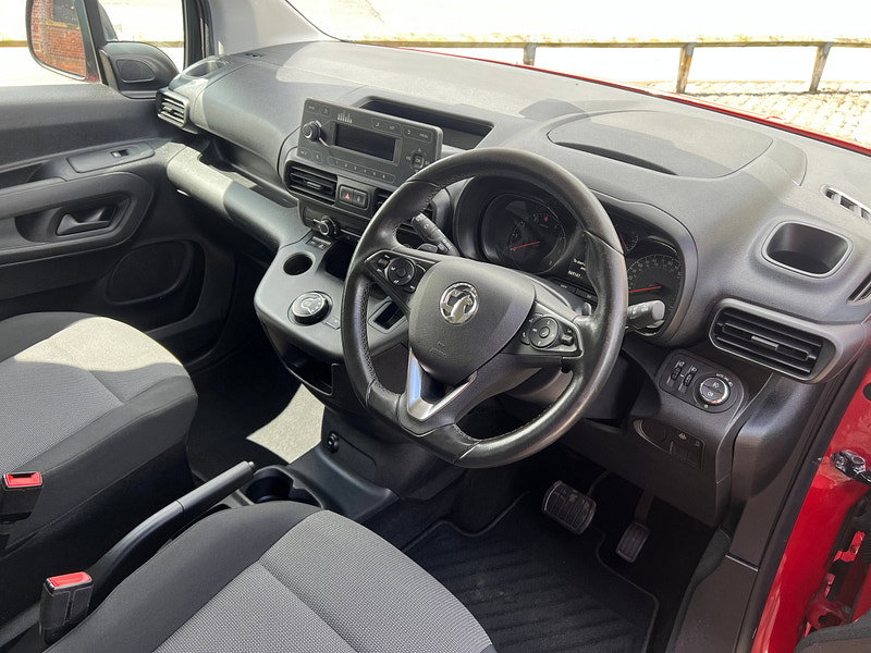 Vauxhall Combo Life 1.5 Turbo D BlueInjection Design MPV 5dr Diesel Auto Euro 6 (s/s) (130 ps)