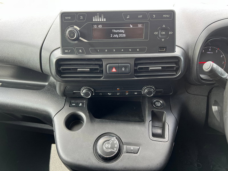 Vauxhall Combo Life 1.5 Turbo D BlueInjection Design MPV 5dr Diesel Auto Euro 6 (s/s) (130 ps)