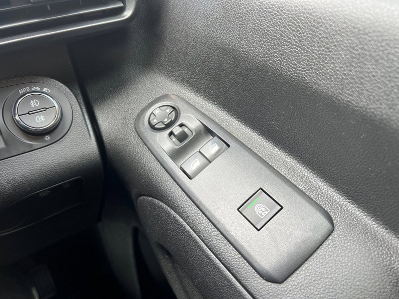 Vauxhall Combo Life 1.5 Turbo D BlueInjection Design MPV 5dr Diesel Auto Euro 6 (s/s) (130 ps)