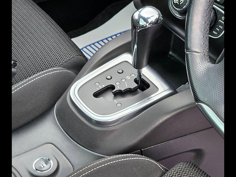 Citroen C4 1.2 PureTech Flair EAT6 Euro 6 (s/s) 5dr 5dr Automatic 2015