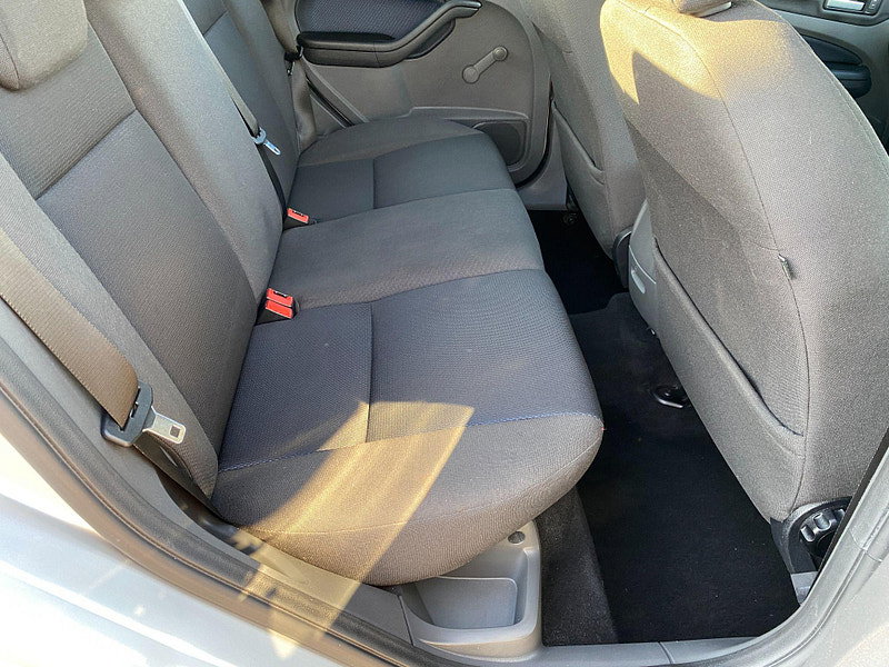 Ford Focus 1.6 Zetec Climate 5dr 5dr Automatic 2006