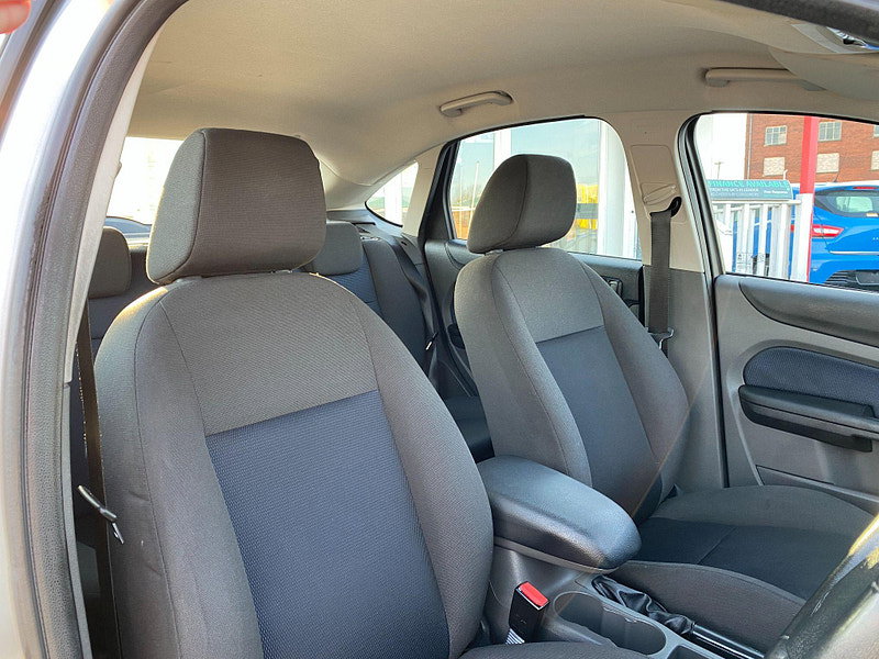 Ford Focus 1.6 Zetec Climate 5dr 5dr Automatic 2006