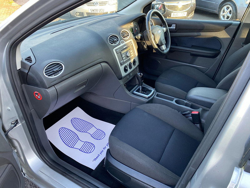 Ford Focus 1.6 Zetec Climate 5dr 5dr Automatic 2006