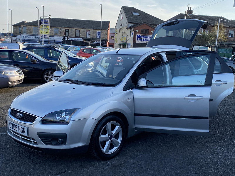 Ford Focus 1.6 Zetec Climate 5dr 5dr Automatic 2006