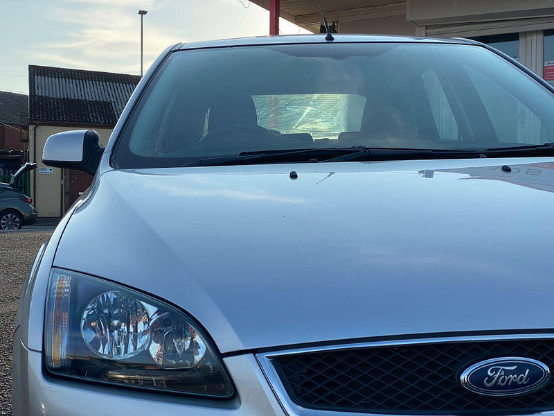 Ford Focus 1.6 Zetec Climate 5dr 5dr Automatic 2006