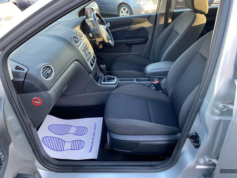 Ford Focus 1.6 Zetec Climate 5dr 5dr Automatic 2006