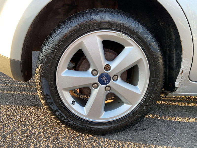 Ford Focus 1.6 Zetec Climate 5dr 5dr Automatic 2006
