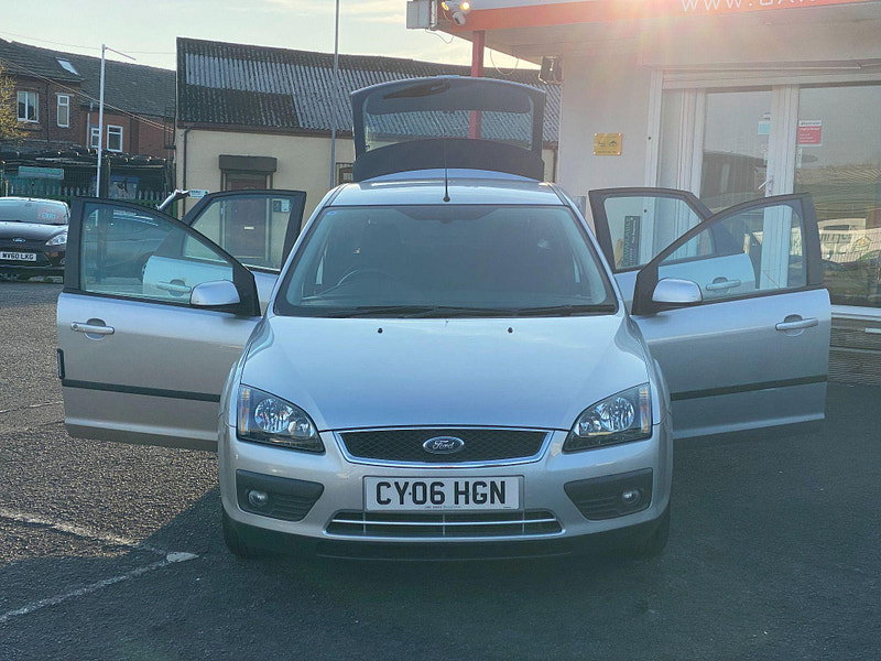 Ford Focus 1.6 Zetec Climate 5dr 5dr Automatic 2006