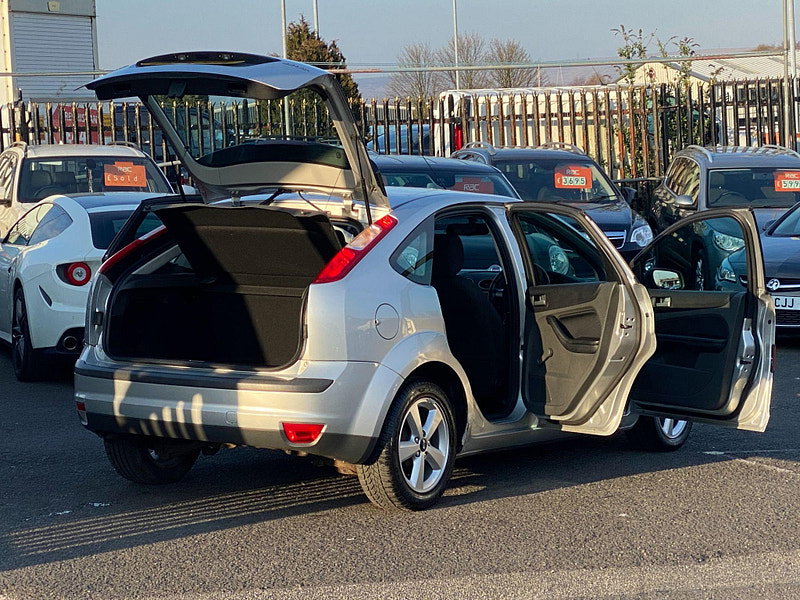 Ford Focus 1.6 Zetec Climate 5dr 5dr Automatic 2006