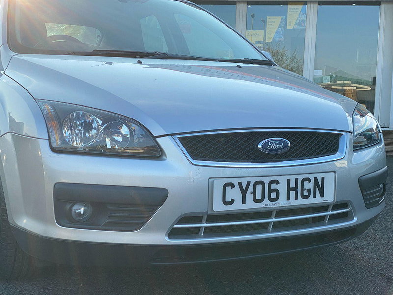 Ford Focus 1.6 Zetec Climate 5dr 5dr Automatic 2006