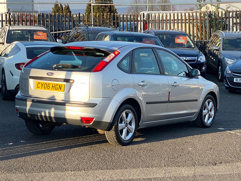 Ford Focus 1.6 Zetec Climate 5dr 5dr Automatic 2006