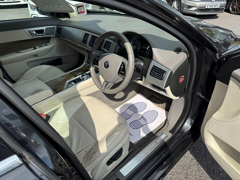 Jaguar XF 2.2d Premium Luxury Auto Euro 5 (s/s) 4dr 4dr Automatic 2014