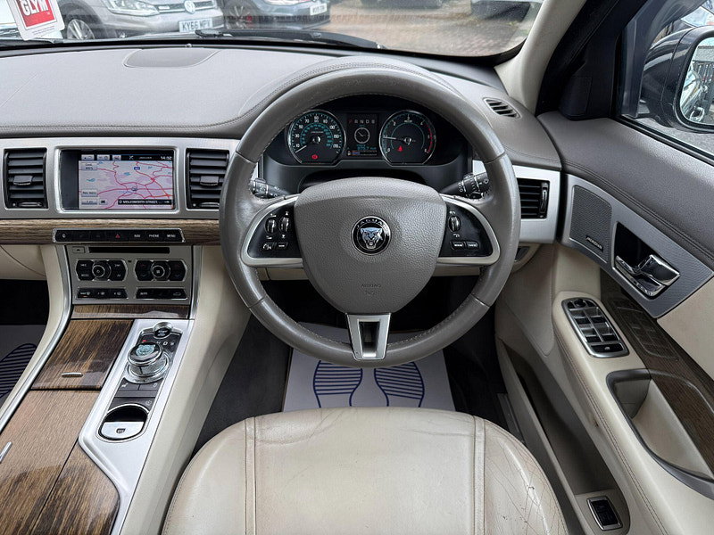 Jaguar XF 2.2d Premium Luxury Auto Euro 5 (s/s) 4dr 4dr Automatic 2014