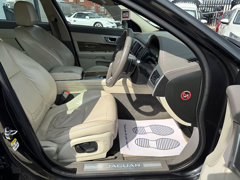 Jaguar XF 2.2d Premium Luxury Auto Euro 5 (s/s) 4dr 4dr Automatic 2014