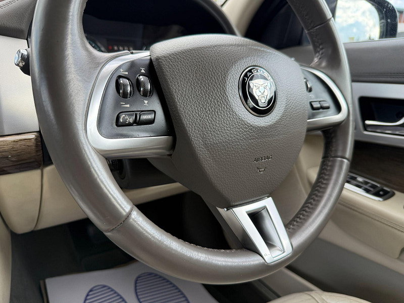 Jaguar XF 2.2d Premium Luxury Auto Euro 5 (s/s) 4dr 4dr Automatic 2014
