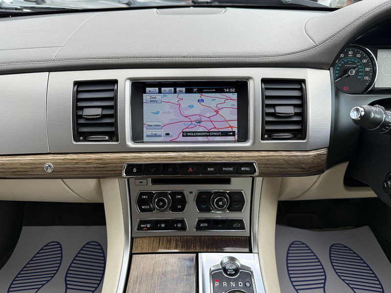 Jaguar XF 2.2d Premium Luxury Auto Euro 5 (s/s) 4dr 4dr Automatic 2014