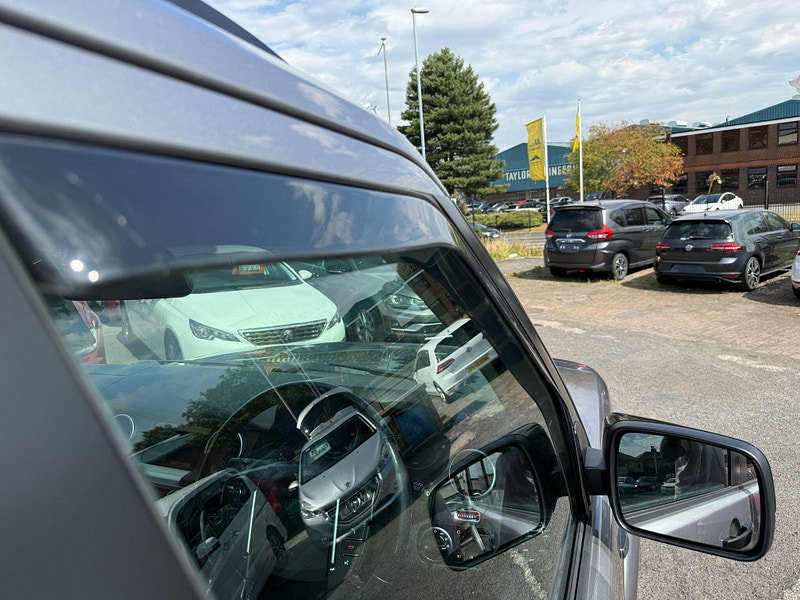 Land Rover Discovery 4 3.0 SD V6 Landmark LE CommandShift 4WD Euro 5 5dr 5dr Automatic 2011