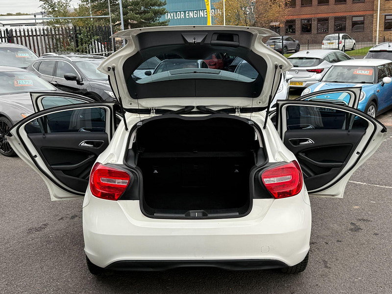 Mercedes-Benz A Class 1.6 A180 BlueEfficiency Euro 6 (s/s) 5dr 5dr Manual 2013