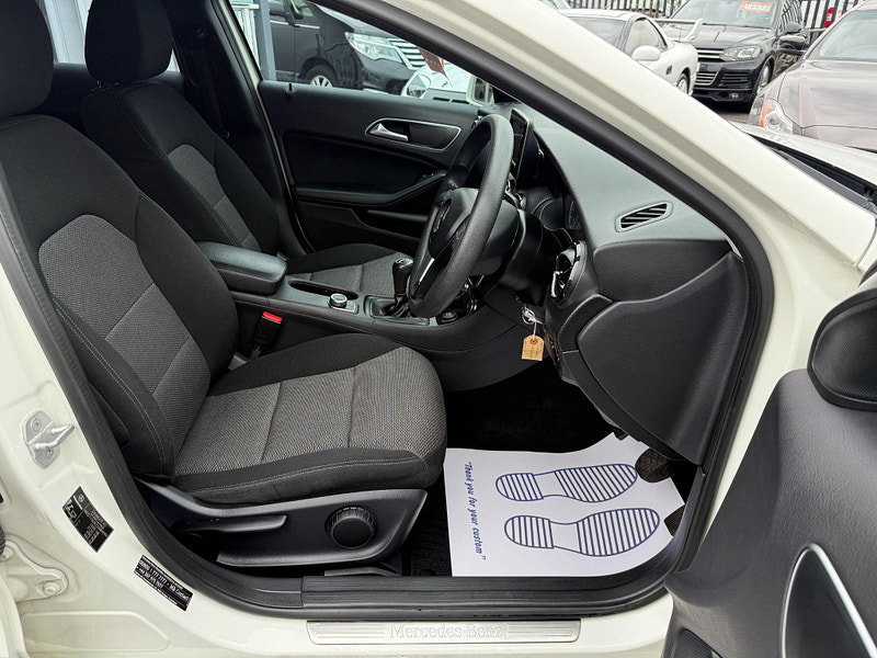Mercedes-Benz A Class 1.6 A180 BlueEfficiency Euro 6 (s/s) 5dr 5dr Manual 2013