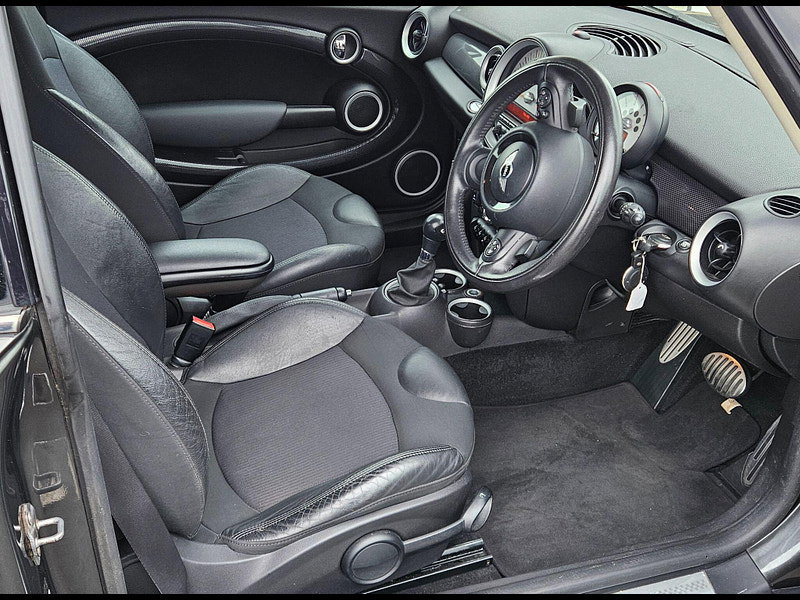 MINI Hatch 2.0 Cooper SD Auto Euro 5 3dr 3dr Automatic 2011