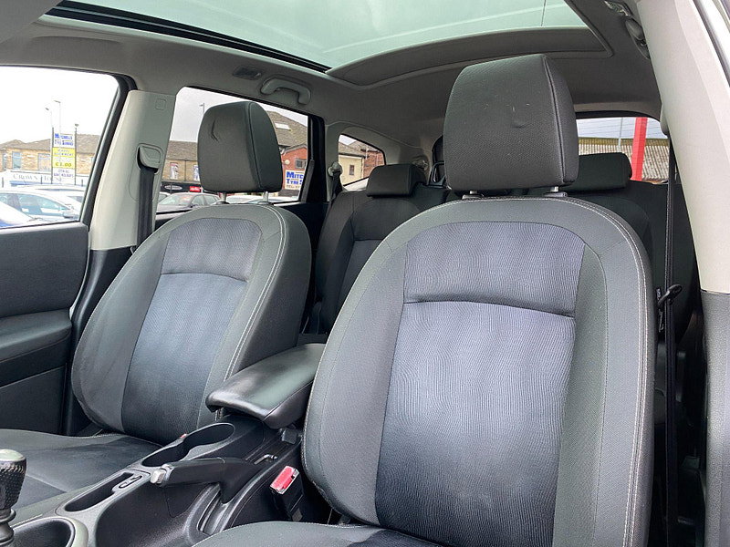 Nissan Qashqai+2 2.0 Acenta 2WD Euro 5 5dr 5dr Manual 2011