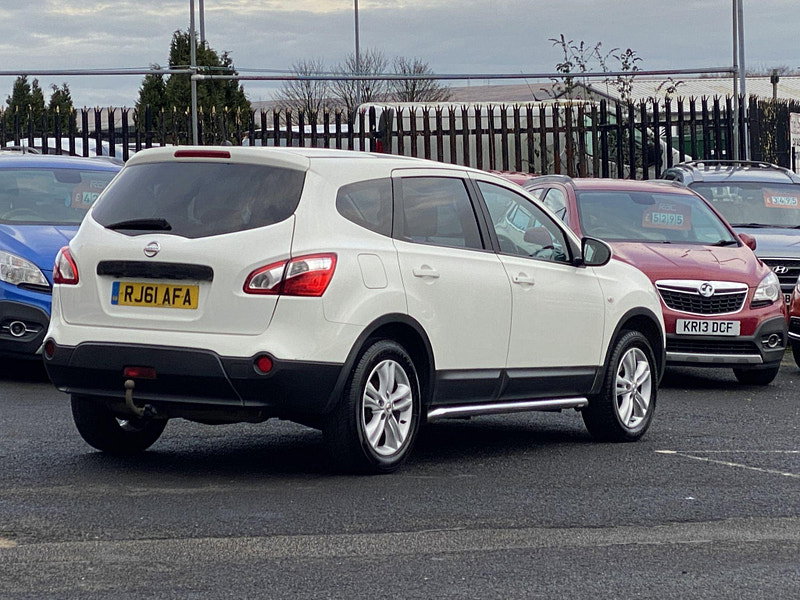 Nissan Qashqai+2 2.0 Acenta 2WD Euro 5 5dr 5dr Manual 2011