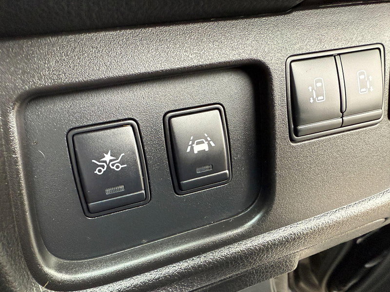 Nissan Serena HIGHWAY STAR V +HYBRID ADV SAFETY PACK 5dr Manual 2015