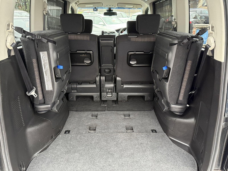 Nissan Serena HIGHWAY STAR V +HYBRID ADV SAFETY PACK 5dr Manual 2015
