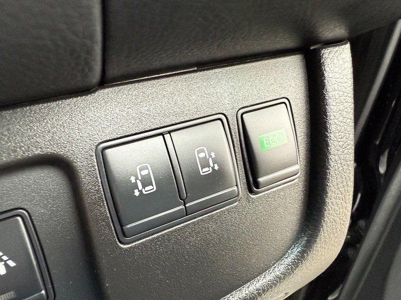 Nissan Serena HIGHWAY STAR V +HYBRID ADV SAFETY PACK 5dr Manual 2015