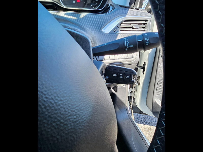 Peugeot 208 1.2 PureTech Allure Hatchback 5dr Petrol EAT Euro 6 (s/s) (110 ps) 5dr Automatic 2017