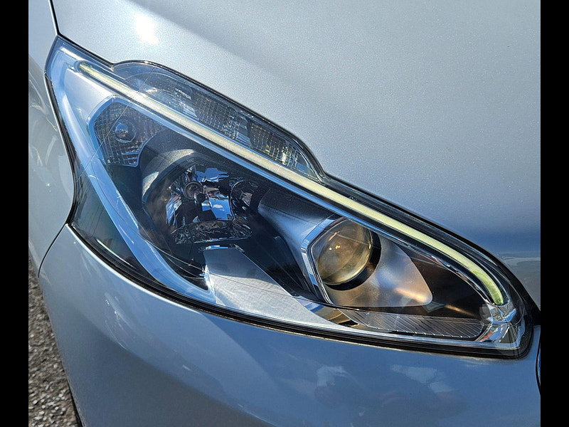 Peugeot 208 1.2 PureTech Allure Hatchback 5dr Petrol EAT Euro 6 (s/s) (110 ps) 5dr Automatic 2017