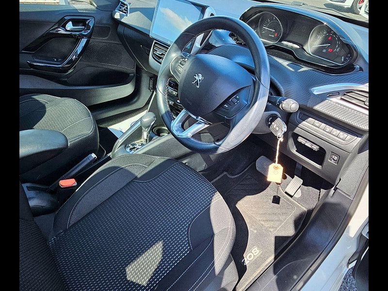 Peugeot 208 1.2 PureTech Allure Hatchback 5dr Petrol EAT Euro 6 (s/s) (110 ps) 5dr Automatic 2017