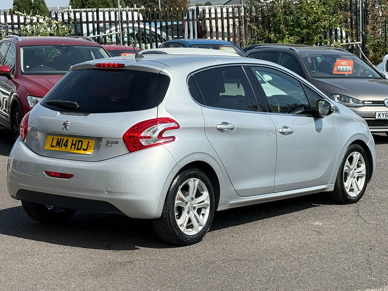 Peugeot 208 1.6 e-HDi Allure Euro 5 (s/s) 5dr 5dr Manual 2014