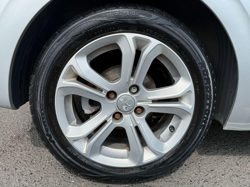 Peugeot 208 1.6 e-HDi Allure Euro 5 (s/s) 5dr 5dr Manual 2014