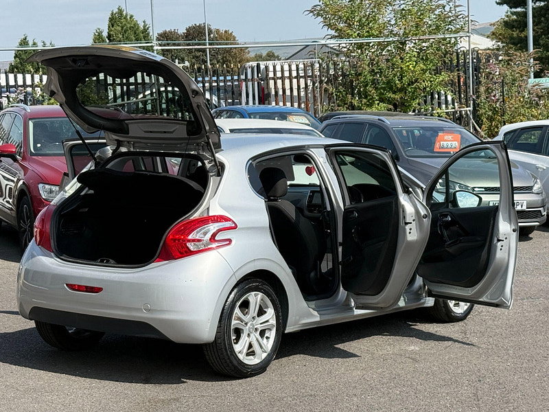 Peugeot 208 1.6 e-HDi Allure Euro 5 (s/s) 5dr 5dr Manual 2014