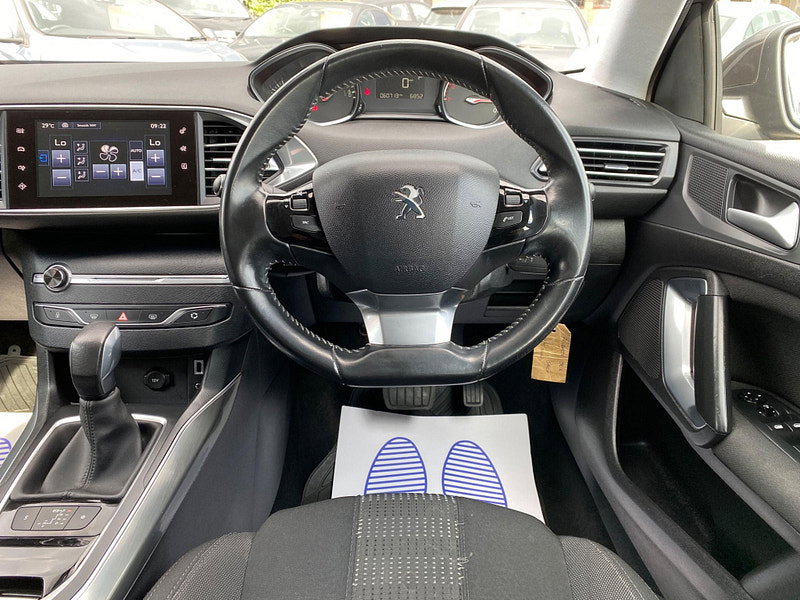 Peugeot 308 1.2 PureTech Allure Auto Euro 6 (s/s) 5dr 5dr Automatic 2015