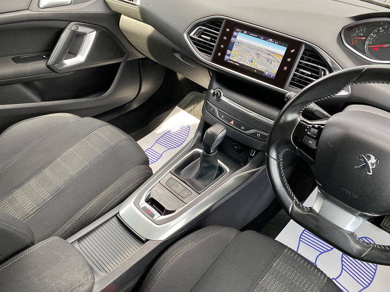 Peugeot 308 1.2 PureTech Allure Auto Euro 6 (s/s) 5dr 5dr Automatic 2015