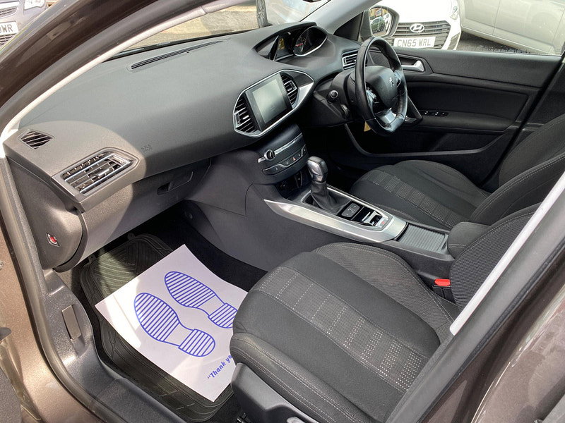 Peugeot 308 1.2 PureTech Allure Auto Euro 6 (s/s) 5dr 5dr Automatic 2015