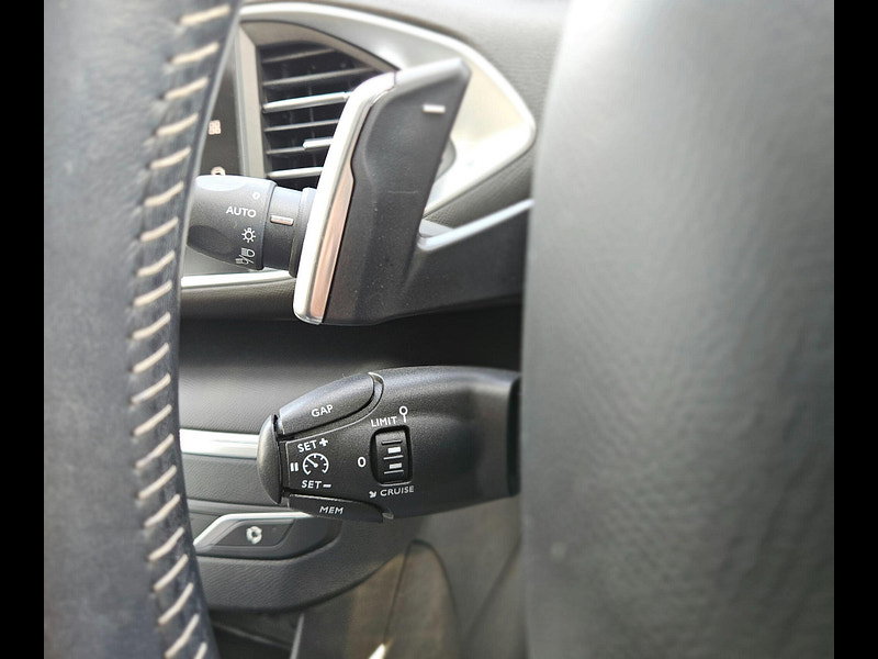 Peugeot 308 1.2 PureTech GPF Allure Hatchback 5dr Petrol EAT Euro 6 (s/s) (130 ps) 5dr Automatic 2020