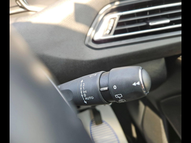 Peugeot 308 1.2 PureTech GPF Allure Hatchback 5dr Petrol EAT Euro 6 (s/s) (130 ps) 5dr Automatic 2020