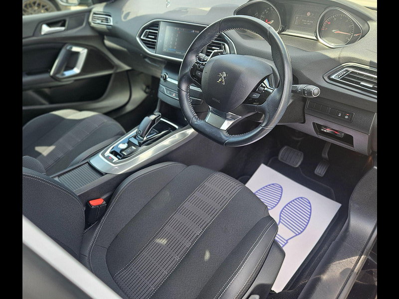 Peugeot 308 1.2 PureTech GPF Allure Hatchback 5dr Petrol EAT Euro 6 (s/s) (130 ps) 5dr Automatic 2020