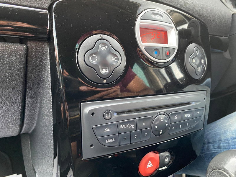 Renault Clio 1.6 VVT GT Line TomTom Sport Tourer Auto Euro 5 5dr 5dr Automatic 2011
