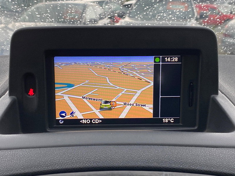 Renault Clio 1.6 VVT GT Line TomTom Sport Tourer Auto Euro 5 5dr 5dr Automatic 2011