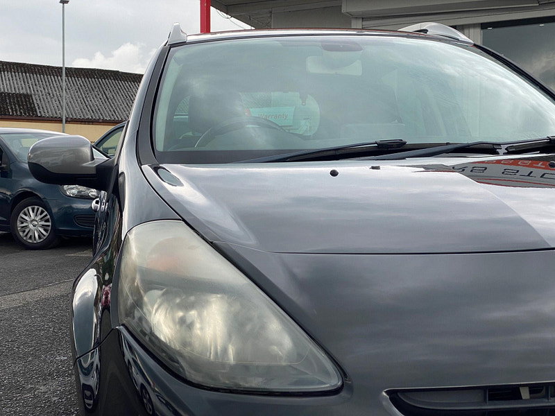 Renault Clio 1.6 VVT GT Line TomTom Sport Tourer Auto Euro 5 5dr 5dr Automatic 2011