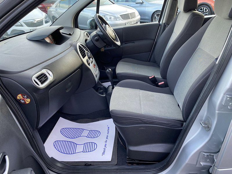 Renault Grand Modus 1.6 VVT Dynamique Auto Euro 4 5dr 5dr Automatic 2008