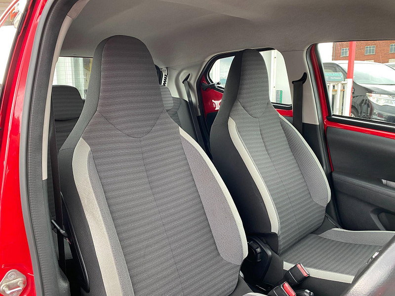Toyota Aygo 1.0 VVT-i x-play Euro 6 5dr 5dr Manual 2019